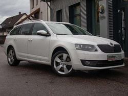Weiß Gebraucht 2013 Skoda Octavia Elegance Kombi | 10.900 € (Fairer Preis)