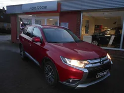 Rot Gebraucht 2015 Mitsubishi Outlander Diamant Edition SUV | 13.900 € (Etwas zu teuer)