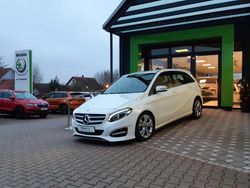 Weiß Gebraucht 2018 Mercedes B200 Style Van / Kleinbus | 17.790 € (Fairer Preis)