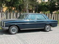 Blau Gebraucht 1972 Mercedes 200/8 Limousine | 12.999 €