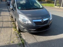 Grau Gebraucht 2013 Opel Meriva Van / Kleinbus | 4.500 € (Fairer Preis)