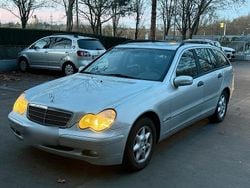 Silber Gebraucht 2002 Mercedes C200 Kombi | 900 €