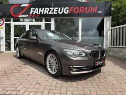 Grau Gebraucht 2015 BMW 730 Comfort Edition Limousine | 25.700 € (Fairer Preis)