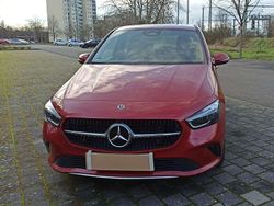 Rot Gebraucht 2023 Mercedes B200 Advanced Van / Kleinbus | 31.490 € (Fairer Preis)