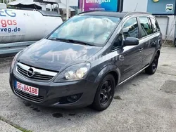Grau Gebraucht 2012 Opel Zafira Family Van / Kleinbus | 3.868 € (Fairer Preis)