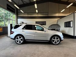 Silber Gebraucht 2006 Mercedes ML320 SUV | 12.490 €
