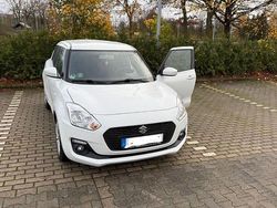 Weiß Gebraucht 2019 Suzuki Swift Comfort Limousine | 14.500 € (Teuer)