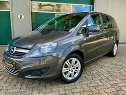 Grau Gebraucht 2010 Opel Zafira Van / Kleinbus | 9.990 €