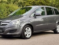 Grau Gebraucht 2010 Opel Zafira Van / Kleinbus | 4.999 € (Etwas zu teuer)