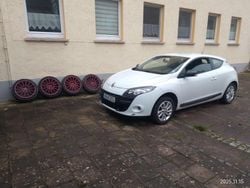 Weiß Gebraucht 2010 Renault Mégane Coupé Coupé | 3.100 € (Guter Preis)