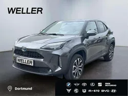 Grau Gebraucht 2023 Toyota Yaris Cross Team SUV | 24.990 € (Fairer Preis)