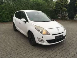 Weiß Gebraucht 2010 Renault Grand Scénic III Dynamique Van / Kleinbus | 2.325 € (Fairer Preis)