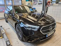 Obsidianschwarz Gebraucht 2024 Mercedes E300 AMG Limousine | 66.880 €