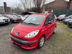 Rot Gebraucht 2008 Peugeot 1007 Filou Van / Kleinbus | 1.999 € (Guter Preis)