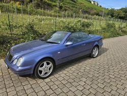 Blau Gebraucht 1999 Mercedes CLK320 Elegance Cabrio | 10.900 €