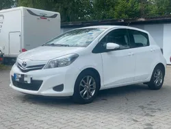 Weiß Gebraucht 2014 Toyota Yaris Edition Kleinwagen | 7.700 € (Fairer Preis)