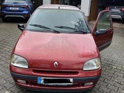Rot Gebraucht 1997 Renault Clio Limousine | 1.499 €