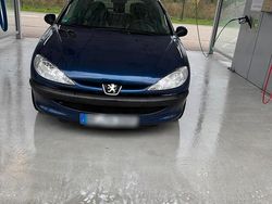 Blau Gebraucht 2005 Peugeot 206 Kleinwagen | 1.300 €