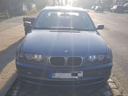 Blau Gebraucht 2000 BMW 318 Limousine | 2.850 € (Guter Preis)