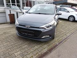 Grau Gebraucht 2017 Hyundai i20 Trend Limousine | 10.900 € (Fairer Preis)