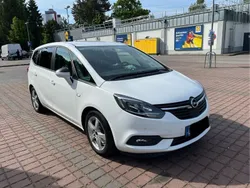 Weiß Gebraucht 2018 Opel Zafira Van / Kleinbus | 11.000 € (Guter Preis)
