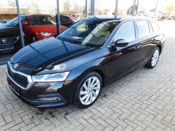 Magicschwarzperleffect (metallic) Gebraucht 2022 Skoda Octavia Style Kombi | 26.590 € (Etwas zu teuer)