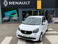 Weiss Gebraucht 2018 Smart ForFour Electric Drive Passion Limousine | 7.990 € (Fairer Preis)