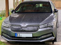 Grau Gebraucht 2022 Skoda Superb LAURIN & KLEMENT Kombi | 32.380 € (Teuer)