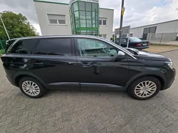 Schwarz Gebraucht 2018 Peugeot 5008 Van / Kleinbus | 10.900 €