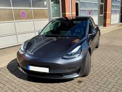 Grau Gebraucht 2020 Tesla Model 3 Limousine | 26.900 €