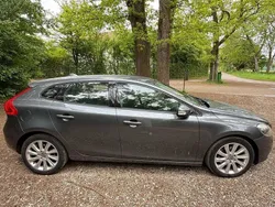 Grau Gebraucht 2013 Volvo V40 Kombi | 9.000 € (Fairer Preis)