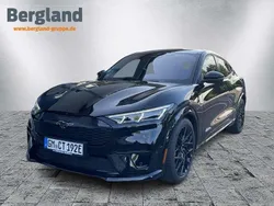 Lackierung metallic "absolute black" schwarz Gebraucht 2024 Ford Mustang Mach-E GT SUV | 52.990 € (Fairer Preis)