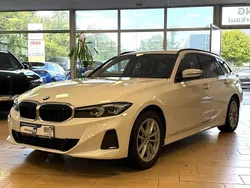 Weiß Gebraucht 2024 BMW 318 Shadowline Kombi | 30.400 € (Superpreis)