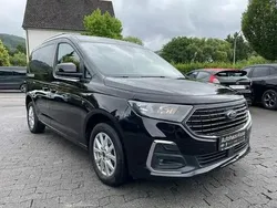 Schwarz Gebraucht 2023 Ford Tourneo Connect Titanium Van / Kleinbus | 25.900 € (Guter Preis)