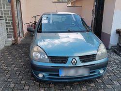 Blau Gebraucht 2004 Renault Clio II Kleinwagen | 800 €