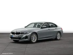 Skyscraper grau metallic Gebraucht 2024 BMW 330e Comfort Edition Limousine | 43.854 € (Fairer Preis)