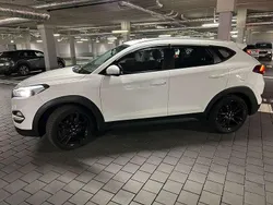 Weiß Gebraucht 2016 Hyundai Tucson Trend SUV | 15.900 € (Teuer)