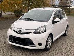 Weiß Gebraucht 2013 Toyota Aygo Cool Kleinwagen | 3.490 € (Fairer Preis)