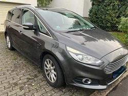 Grau Gebraucht 2016 Ford S-MAX S Van / Kleinbus | 13.150 € (Fairer Preis)