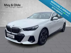 Mineralweiss metallic Gebraucht 2024 BMW 520 M Sport Limousine | 52.990 € (Superpreis)