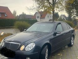 Blau Gebraucht 2002 Mercedes E240 Limousine | 3.150 € (Fairer Preis)