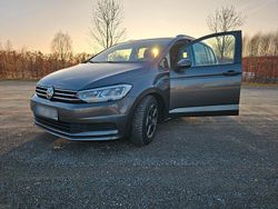 Grau Gebraucht 2017 VW Touran Comfortline Van / Kleinbus | 16.300 € (Etwas zu teuer)