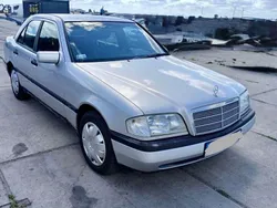 Silber Gebraucht 1996 Mercedes C220 Classic Limousine | 2.250 € (Fairer Preis)