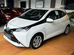 Weiß Gebraucht 2016 Toyota Aygo X-play Kleinwagen | 7.190 € (Fairer Preis)