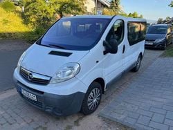 Weiß Gebraucht 2011 Opel Vivaro Cosmo Van / Kleinbus | 9.500 € (Fairer Preis)