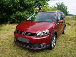 Rot Gebraucht 2013 VW Touran Cross Van / Kleinbus | 11.500 € (Teuer)