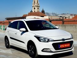 Weiß Gebraucht 2015 Hyundai i20 Classic Limousine | 5.000 € (Etwas zu teuer)