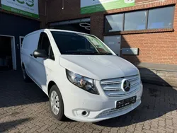 Weiß Gebraucht 2023 Mercedes Vito Van / Kleinbus | 20.790 €