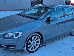 Grau Gebraucht 2015 Volvo V60 Momentum Kombi | 5.800 € (Superpreis)