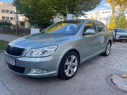 Zelena arctic/arctic green Gebraucht 2010 Skoda Octavia Elegance Limousine | 7.400 € (Fairer Preis)